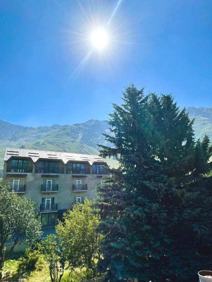 Planet Kazbegi Hotel Bagian luar foto