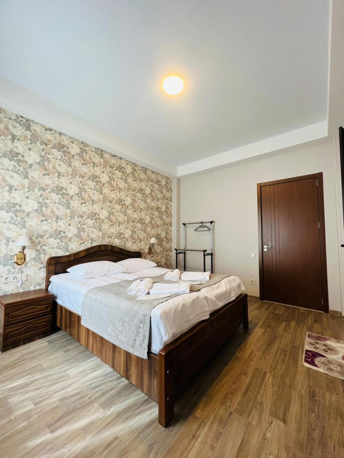 Planet Kazbegi Hotel Bagian luar foto