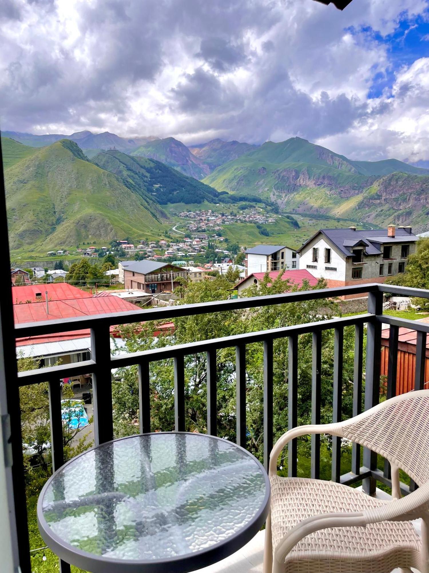 Planet Kazbegi Hotel Bagian luar foto