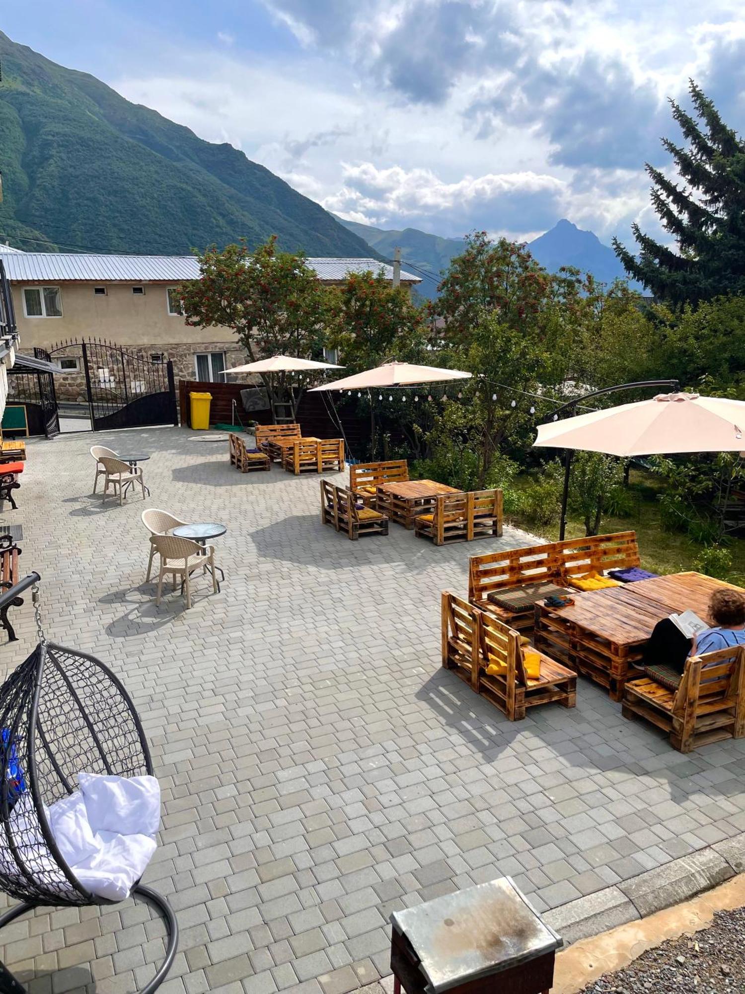 Planet Kazbegi Hotel Bagian luar foto