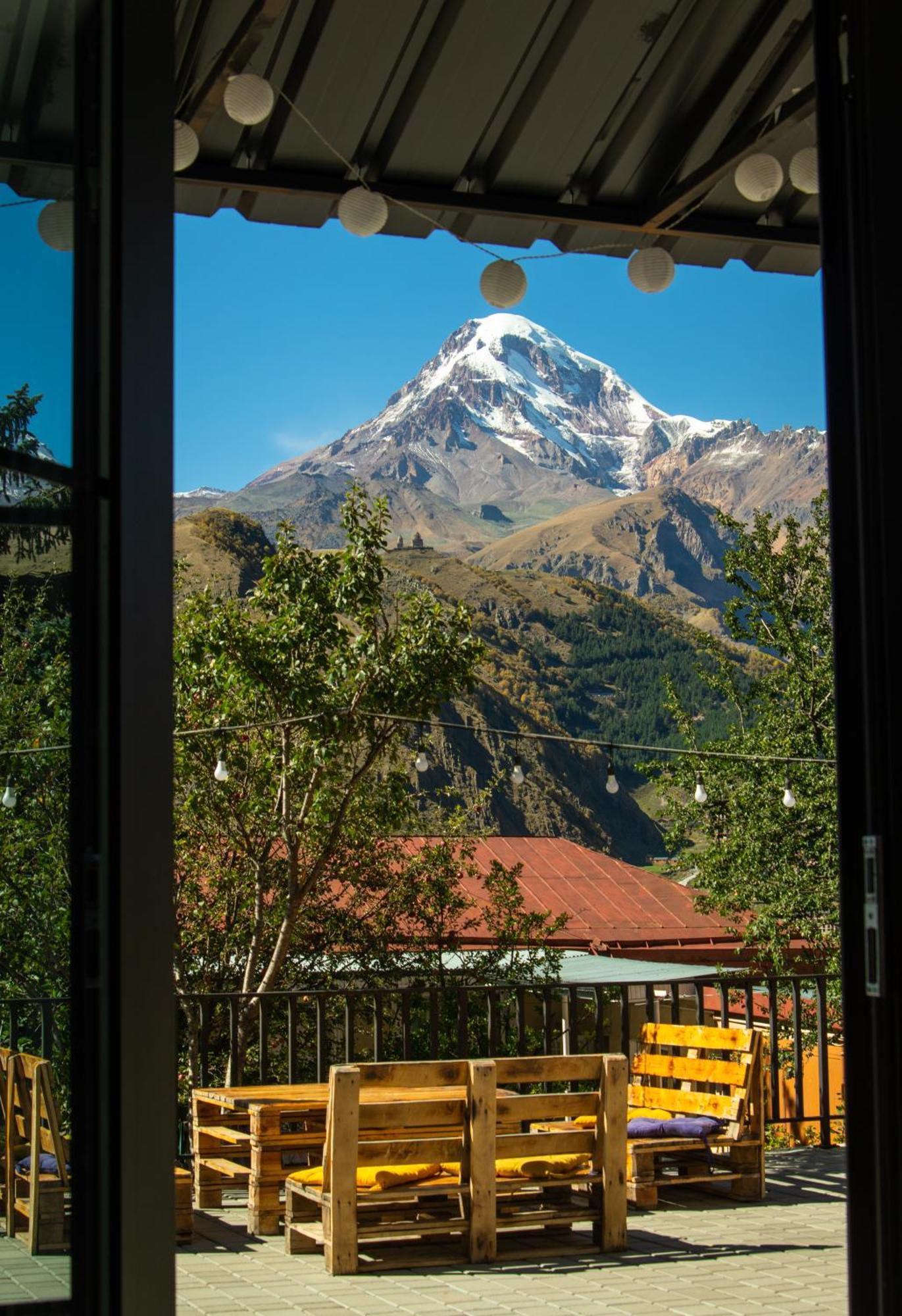 Planet Kazbegi Hotel Bagian luar foto