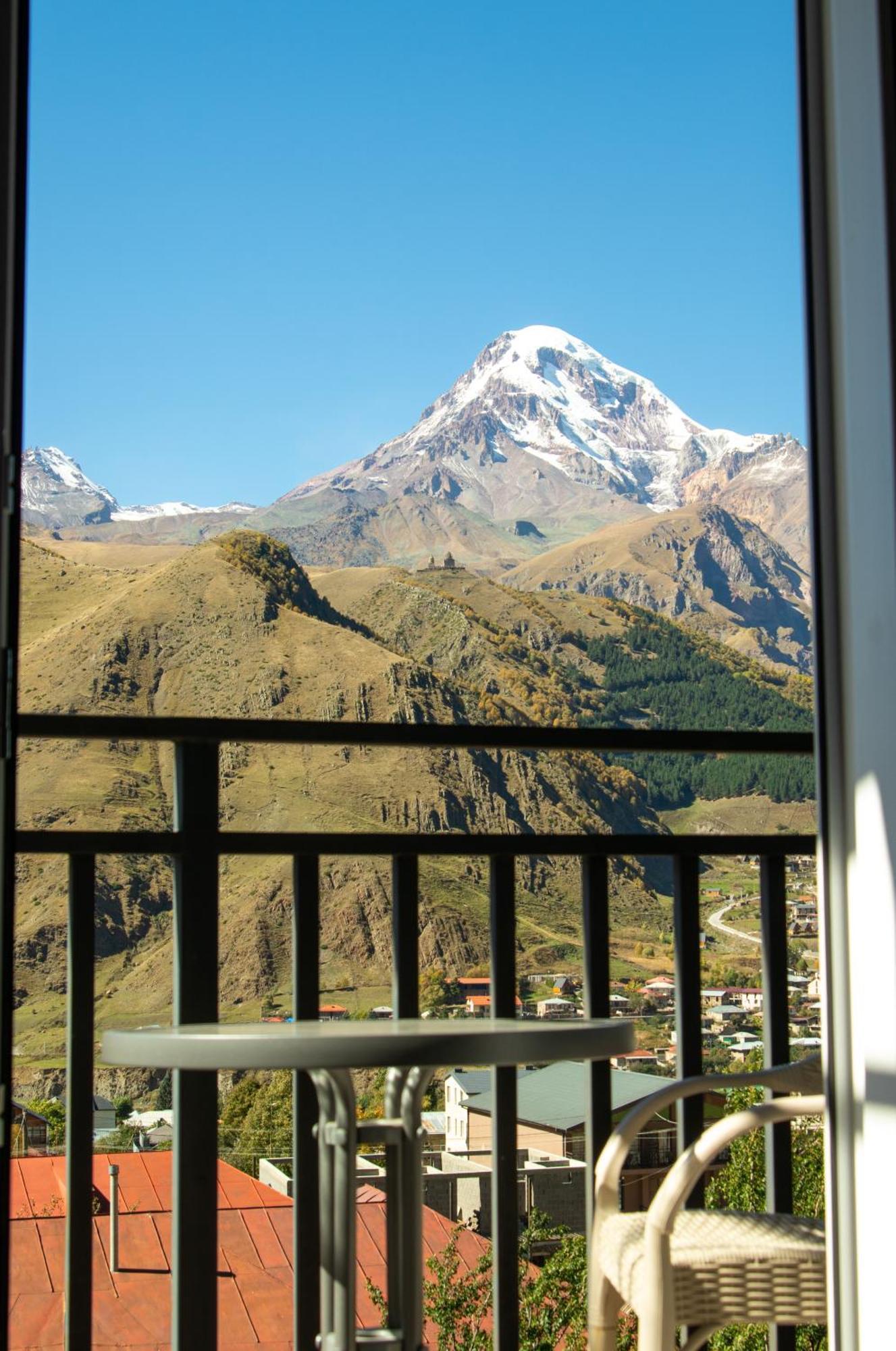 Planet Kazbegi Hotel Bagian luar foto
